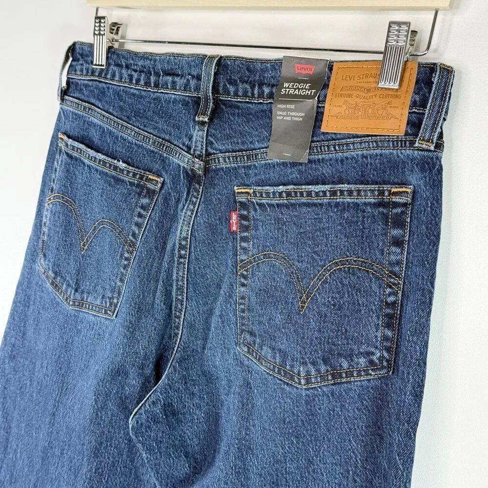 Levi’s Premium Denim Medium Wash Wedgie Straight Raw Hem Jeans 30x28 Men’s/Unise
